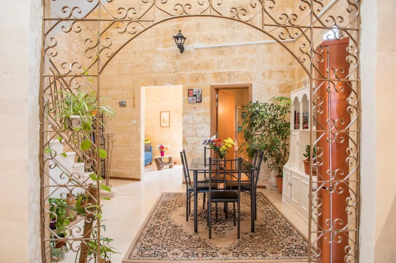 Willa Tal-Karmnu Entire House With Private Heated Pool And Jacuzzi Kirkop