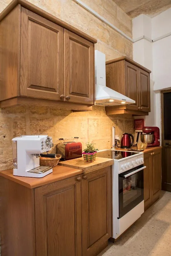 Willa Tal-Karmnu Entire House With Private Heated Pool And Jacuzzi Kirkop Malta