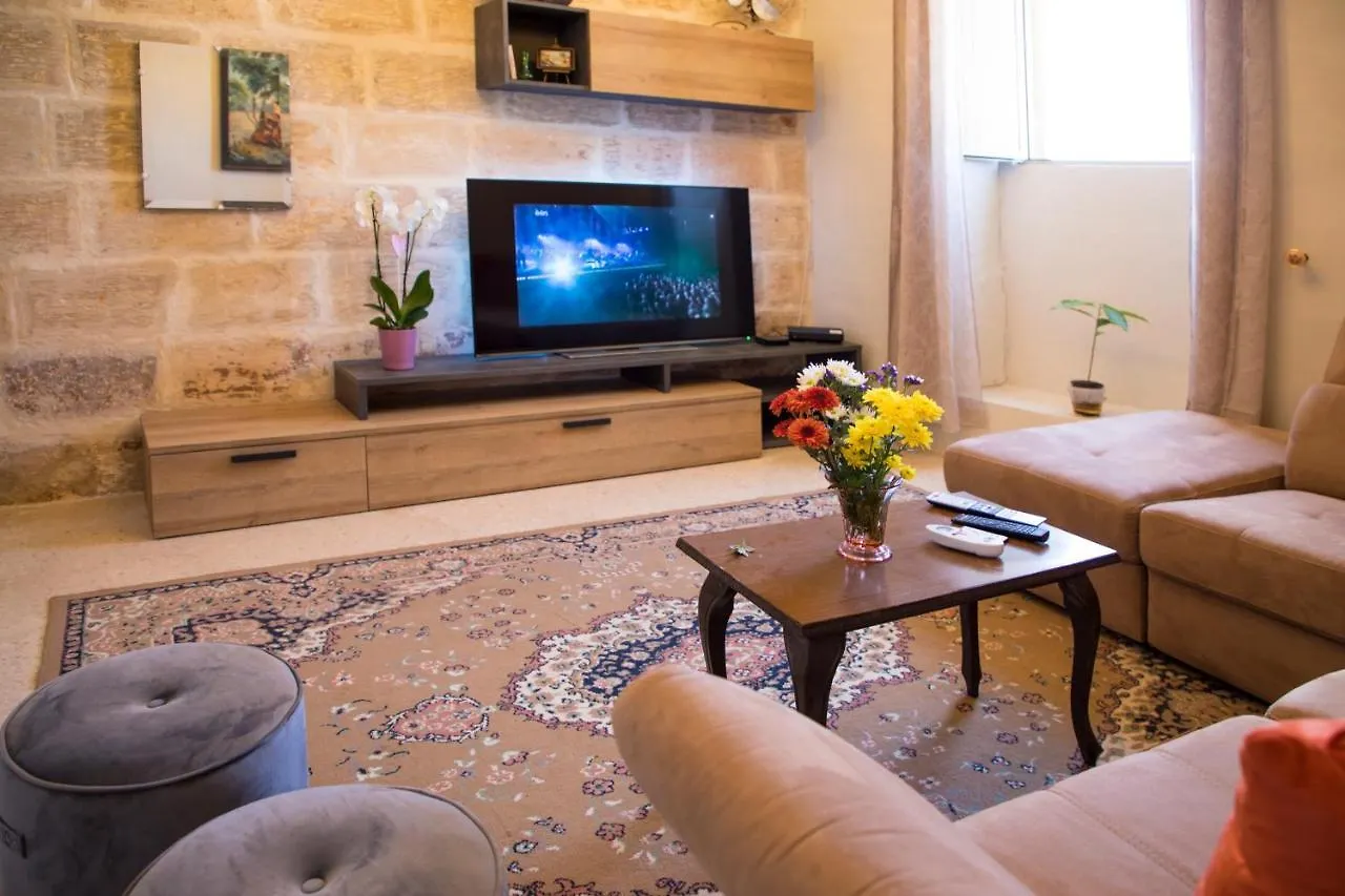 Willa Tal-Karmnu Entire House With Private Heated Pool And Jacuzzi Kirkop