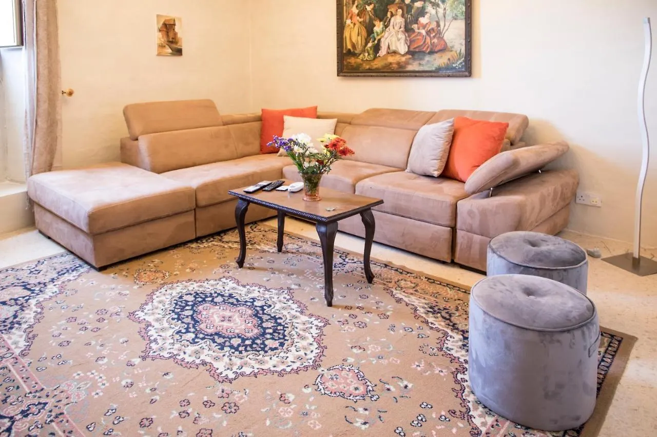 Willa Tal-Karmnu Entire House With Private Heated Pool And Jacuzzi Kirkop