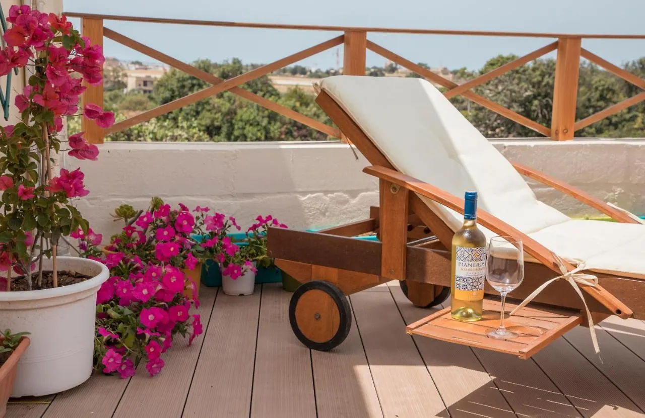 Willa Tal-Karmnu Entire House With Private Heated Pool And Jacuzzi Kirkop Malta